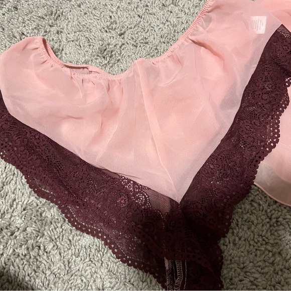 Chelsea lingerie size small - Picture 3 of 4